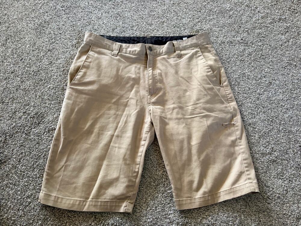 Volcom mens 32 khaki shorts
